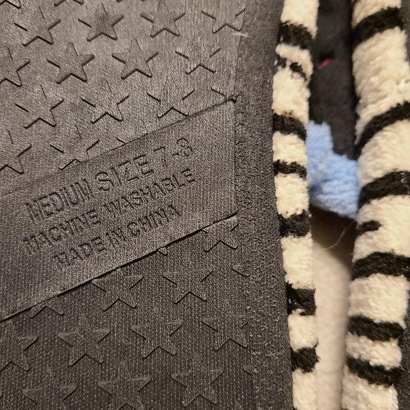 Keep Calm and Shop fleece slippers M 7-8 - Picture 5 of 5